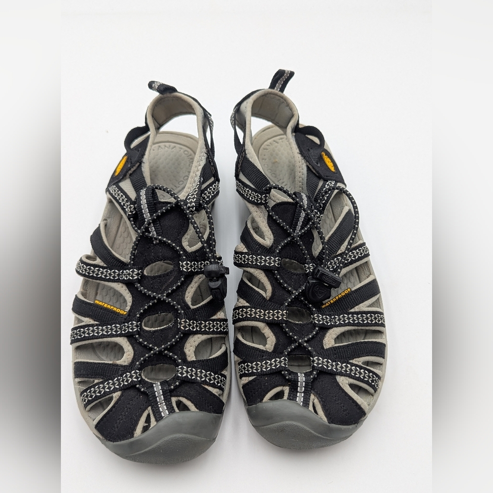 Keen Whisper Closed-Toe Sport Sandals In Black And Steel Grey Size 6.5